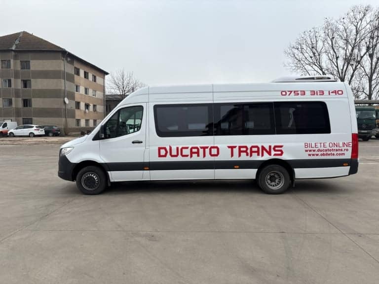 Microbuz cu 20 de locuri pentru transport persoane