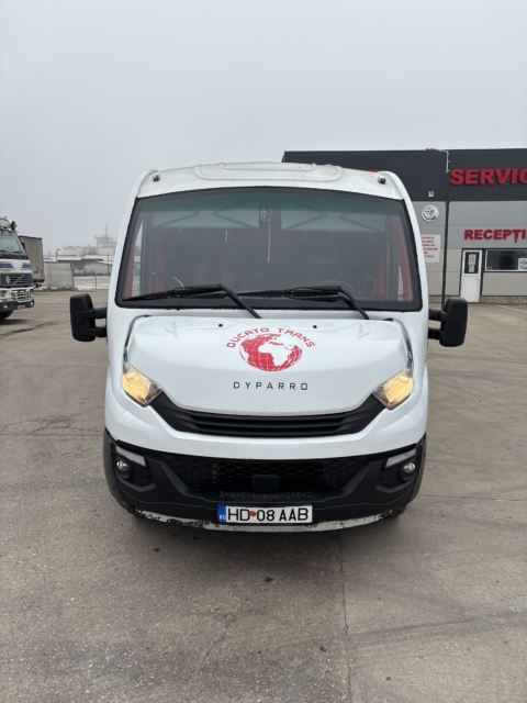 autovehicul destintat transportului de persoane cu capacitate de 30 de locuri