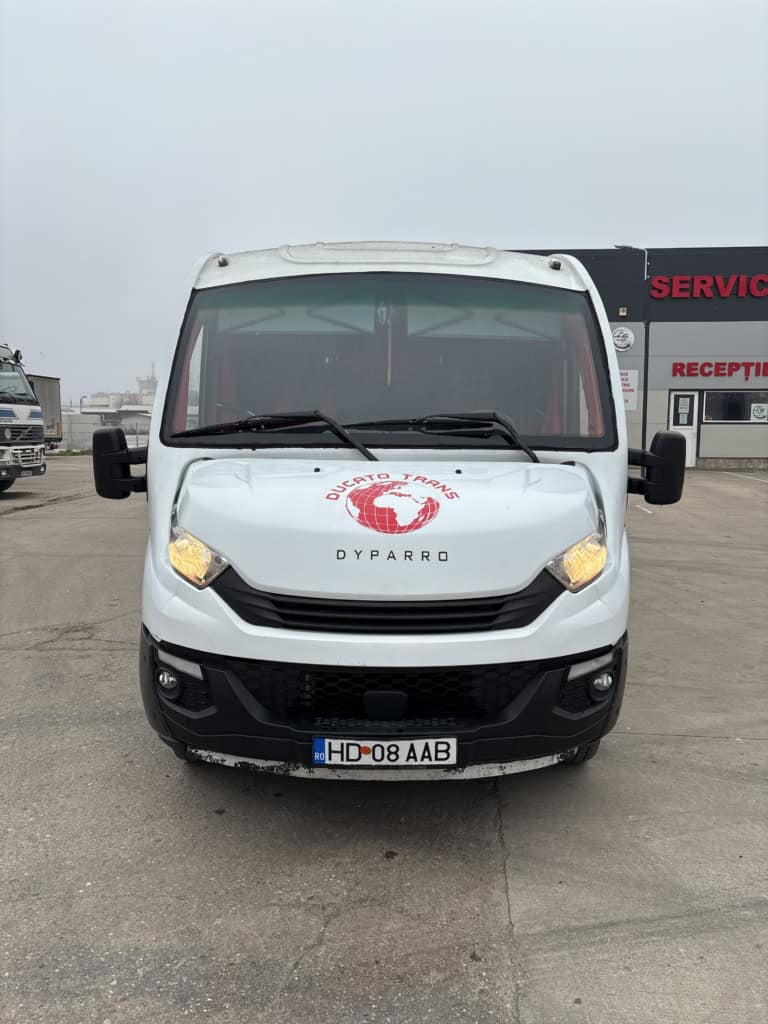 Microbuz 20 de locuri echipat complet pentru curse ocazionale