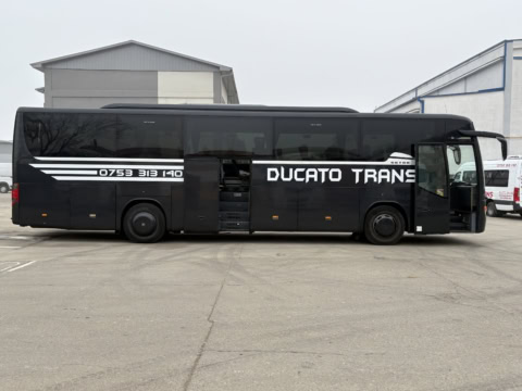 Autocar de inchiriat cu 50 de locuri pentru transport persoane